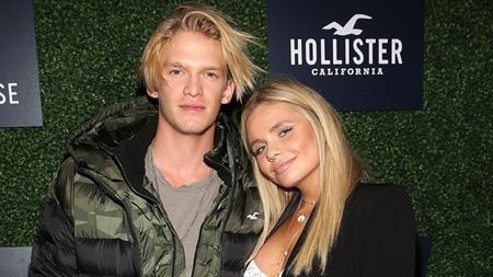 Khi “sao” cố chấp muốn “nổi” dù bị công chúng quay lưng - 4 Cody Simpson từng có rất nhiều cơ hội để tỏa sáng trong làng nhạc thế giới nhưng rốt cuộc, giọng ca người Úc vẫn mãi “dậm chân tại chỗ” và luôn dừng ở mức độ một tài năng triển vọng.