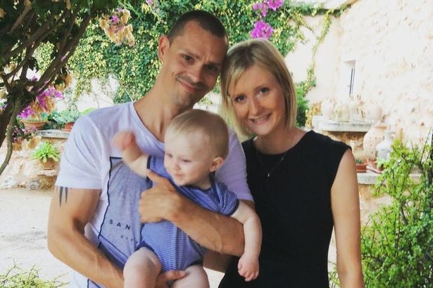 Thay đổi hormone, bà mẹ bị mù suốt thai kỳ - 4 Leah chụp ảnh cùng chồng và con trai