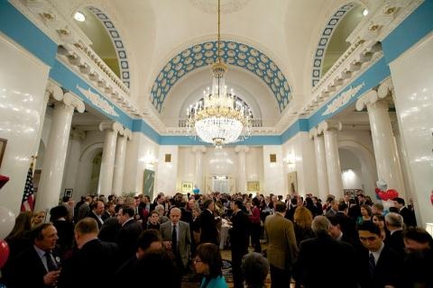 6 chuyện lạ về Tòa Đại sứ Mỹ ở Moscow - 5
Khách tham dự lễ tân tại Spaso House.