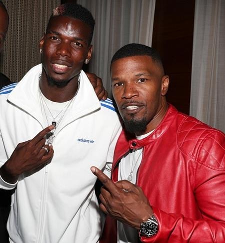 Paul Pogba vui vẻ chụp ảnh cùng Jamie Foxx