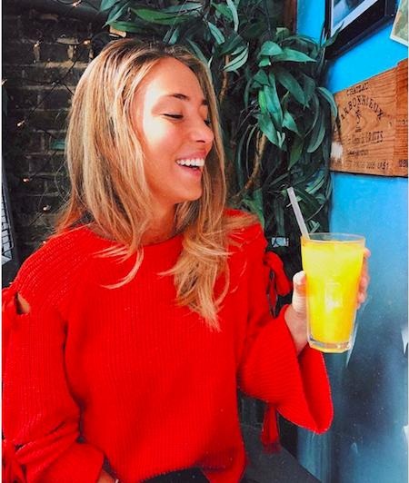 Alvaro Morata “lời qua tiếng lại” với bà xã trên đường phố - 4 Rất may là sau đó, Alice Campello đã vui vẻ trở lại