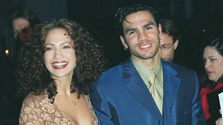 Khi các sao lớn cũng “thua sấp mặt” trong canh bạc hôn nhân - 4 Jennifer Lopez cũng từng mắc sai lầm lớn với người chồng đầu tiên, Ojani Noa. Ban đầu, mối quan hệ của cả hai khá tốt đẹp nhưng sau khi J.Lo trở nên nổi tiếng, Ojani đã cố gắng bán băng sex thân mật của cả hai để kiếm lời.
