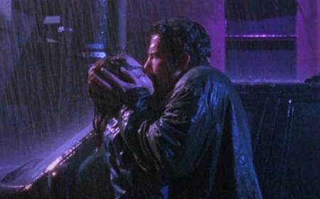 Những nụ hôn ướt át kinh điển trên màn ảnh Hollywood - 4 Ben Affleck và Joey Lauren Adams thì lại có một nụ hôn giằng xé dữ dội trong “Chasing Amy” (1997)