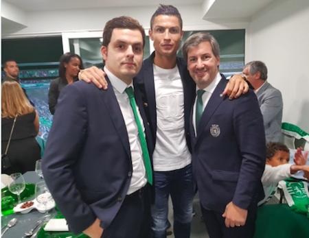 C.Ronaldo hạnh phúc đưa bạn gái về quê xem CLB cũ thi đấu - 4 C.Ronaldo được tiếp đón rất trọng thị ở “mái nhà” xưa