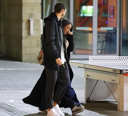 Dàn cầu thủ MU tưng bừng đưa bạn gái đi “quẩy” sau trận thắng Everton - 4 … Darmian - Francesca đều tỏ ra rất vui vẻ