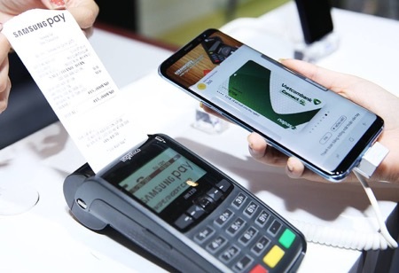 Dư âm sau chuỗi sự kiện Tech Offline trải nghiệm sớm Galaxy Note8 - 4 Samsung Pay là thành viên mới nhất gia nhập vào hệ sinh thái Galaxy tại Việt Nam, hỗ trợ tối đa cho trái tim trung tâm là smartphone Galaxy Note8.