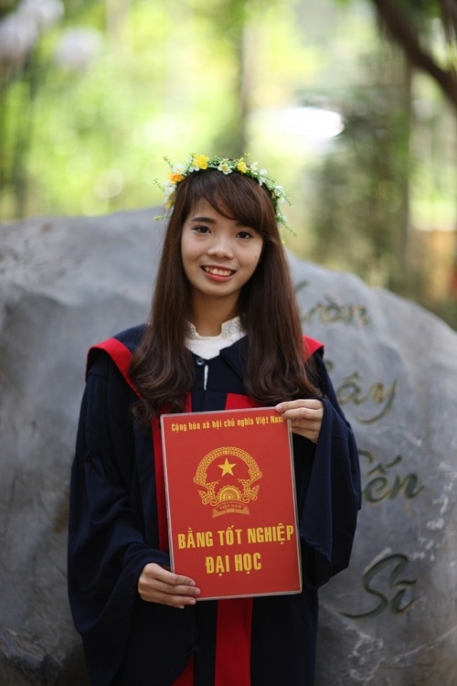 Tâm sự buồn của Thủ khoa Sư phạm ở nhà nuôi lợn, trồng rau - 4
Hơn một năm trôi qua, Thủ khoa Bùi Thị Hà vẫn mong ngóng, chờ đợi cơ hội để hiện thực ước mơ được đứng trên bục giảng.