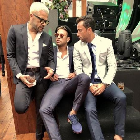 Neymar, Alves “quẩy” tưng bừng cùng Ronaldo "béo" trước trận gặp Chile - 4 Cổ động viên rất thích thú trước hình ảnh bảnh bao tiệc tùng của các sao