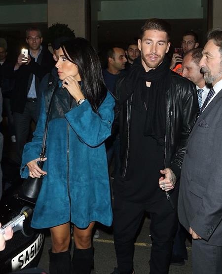 C.Ronaldo say sưa mừng chiến thắng bên cô bạn gái xinh đẹp - 4 Cặp đôi Sergio Ramos - Pilar Rubio cùng tham gia cuộc vui