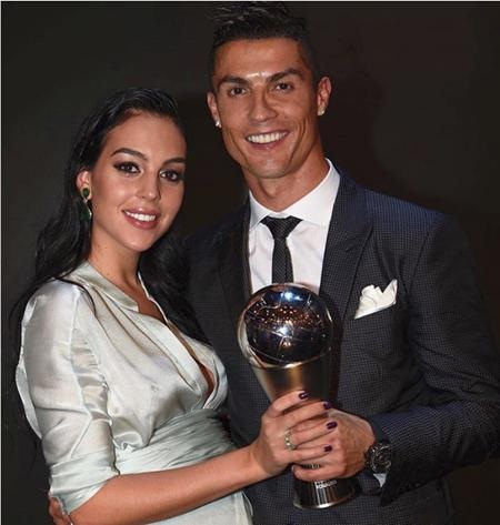 C.Ronaldo bị tố “cắm sừng” bạn gái Georgina Rodriguez - 4 Nhiều fans thất vọng trước thông tin C.Ronaldo phản bội bạn gái bầu bí