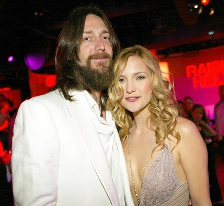 Kate Hudson và Chris Robinson đã li dị từ năm 2007. Dù vậy, cặp sao vẫn rất thân thiết với nhau và cùng làm những điều tốt nhất cho cậu con trai Ryder.