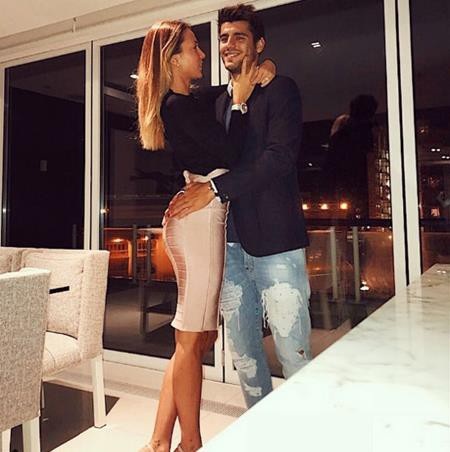 Ghi bàn vào lưới MU, Morata lập tức được vợ yêu “tỏ tình” - 4 Hạnh phúc của vợ chồng Morata khiến cho nhiều fans phải ngưỡng mộ
