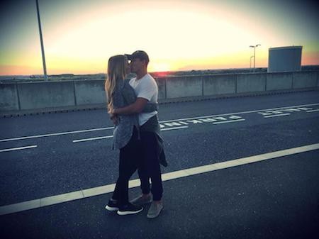 Các cổ động viên Arsenal không mấy ủng hộ chuyện tình của Rodriguez và Sanchez