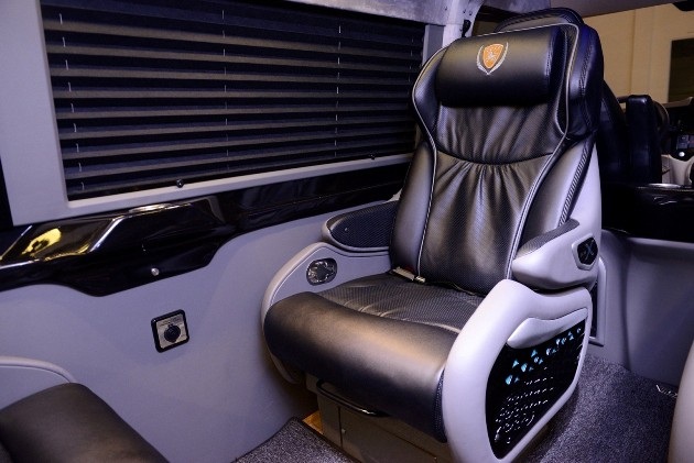 Khám phá limousine “hàng độc” DCar X - 4
Ghế ngồi rộng và thoải mái, độ ngả lưng lớn