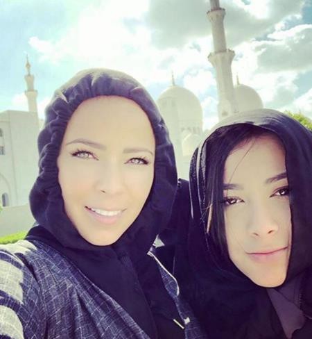 “Nửa kia” của các cầu thủ Real Madrid khoe vẻ đẹp rực rỡ tại UAE - 4 Dàn WAGs của Real Madrid vui vẻ chụp hình cùng nhau