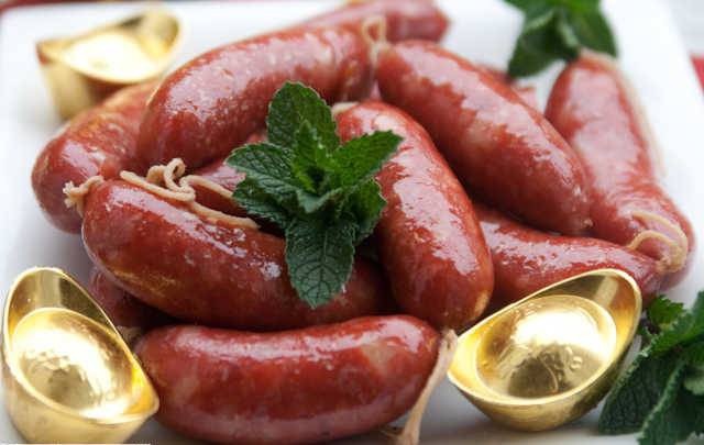 Hiểm họa từ xúc xích, lạp sườn - 3 Bạn nên ăn sản phẩm của các hãng thực phẩm có uy tín vì họ sẽ sử dụng chất bảo quản ở mức cho phép đỡ độc hại.