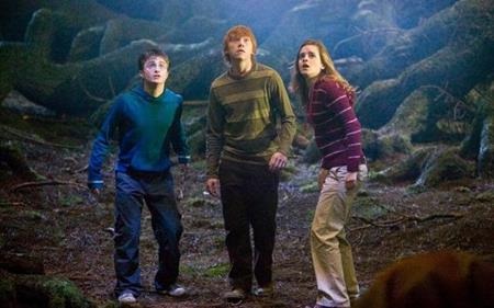 Emma Watson, cô “phù thủy nhỏ” đã lột xác thành “người đẹp” - 5 Khi đóng “Harry Potter và Hội Phượng hoàng” (2007), Emma Watson đã thể hiện rất tốt nhân vật Hermione với trí thông minh hơn người cùng tài xoay sở và bản lĩnh hiếm có