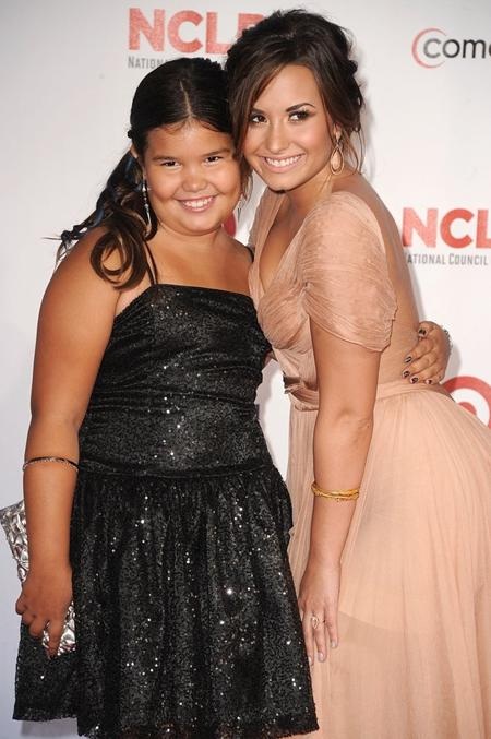 Khi các “sao” có anh chị em toàn là “trai xinh, gái đẹp” - 5 Không nhiều người biết rằng Madison De La Garza, ngôi sao nhí của bộ phim “Những bà nội trợ kiểu Mỹ” chính là cô em gái cùng mẹ khác cha của nữ ca sĩ Demi Lovato