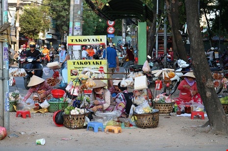 Những phận đời bên gánh hàng rong - 6 Những phận đời bên gánh hàng rong - 6