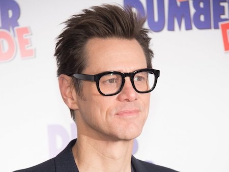 Những ngôi sao đi lên từ con số 0 tròn trĩnh - 5 Có thông tin cho rằng Jim Carrey được trả tới 20 triệu đô la cho mỗi bộ phim mà nam tài tử tham gia. Vậy nhưng, trong quá khứ, Jim Carrey lại phải nếm trải một tuổi thơ vô cùng cơ cực. Bố nam tài tử bị mất việc khiến cho kinh tế gia đình sa sút, cả nhà từng phải sống trong xe tải và làm đủ thứ việc như bảo an, gác cổng. Bản thân Jim Carrey cũng đã có một thời gian đi làm công nhân trong nhà máy trước khi trở thành một siêu sao hàng đầu.