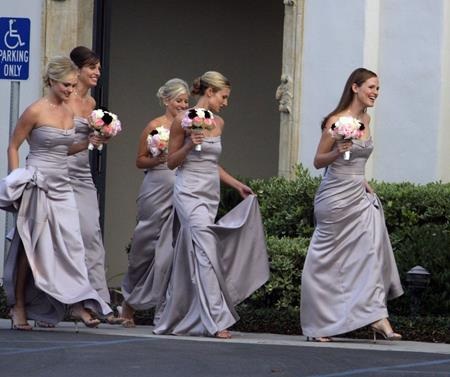 Những cô phù dâu nổi tiếng của Hollywood - 5 Jennifer Garner hăm hở dẫn đầu “đội quân” phù dâu trong một hôn lễ hồi năm 2006