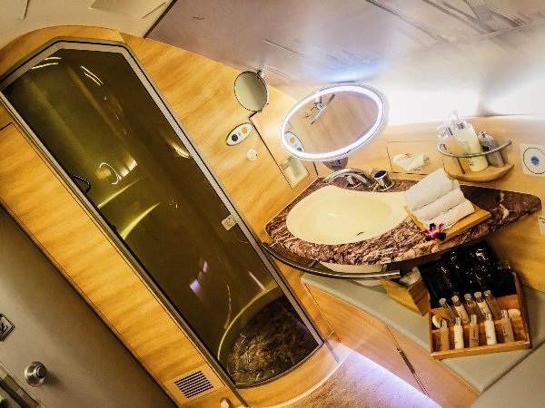 Bên trong khoang hạng nhất của hãng hàng không tốt nhất thế giới - 5