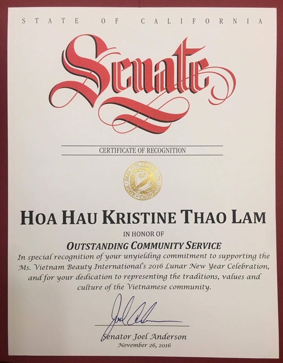 Bằng vinh danh của Thượng nghị sĩ California - Senator Joel Anderson trao tặng cho Hoa hậu Kristine Thảo Lâm.