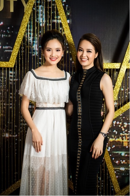 Mở cơ sở thứ 10, Mỹ Linh thành chủ nhân chuỗi spa công nghệ lớn - 5 Những gương mặt nghệ sỹ khách mời trong đêm dạ tiệc, từ Á hậu Thụy Vân, người đẹp Tố Như, hotgirl Tú Linh, ca sỹ Phương Hà, Kỳ Ánh Trang, NSUT Việt Hoàn...đến dàn sao nổi tiếng trong bộ phim “Tuổi thanh xuân” như Mạnh Trường, Hồng Đăng, hay đôi bạn thân Lam và Hoài Xù trong Zippo mù tạt và em như Lã Thanh Huyền, Minh Hương.