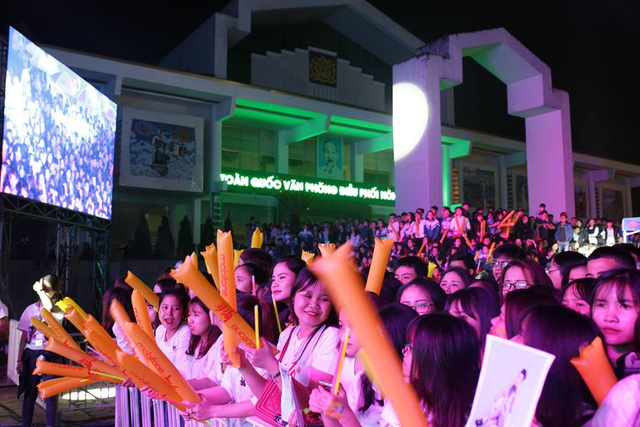 Noo Phước Thịnh kết hợp Trang Moon “quẩy hết mình” tại Thanh Hóa - 5 Noo Phước Thịnh kết hợp Trang Moon “quẩy hết mình” tại Thanh Hóa - 5