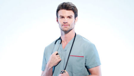 Daniel Gillies tham gia đóng bộ phim “Saving hope” tại Canada nhưng nam diễn viên này lại muốn mau chóng quay về Mỹ nên đành nhờ vả biên kịch cho nhân vật bác sĩ Joel Goran của mình sớm nói lời tạm biệt với cuộc sống.