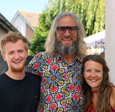 Không nỡ chia lìa, người đàn ông 6 ngày ôm xác vợ - 5 Wendy ra đi trong vòng tay chồng và con trai Dylan