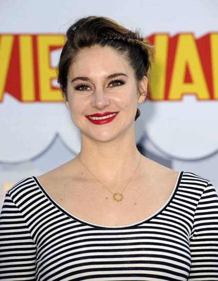Những ngôi sao tích cực bảo vệ “mẹ” thiên nhiên - 5 Shailene Woodley tích cực vận động bảo vệ môi trường đến mức nữ diễn viên từng bị bắt khi tham gia biểu tình nhằm phản đối dự án đường ống dẫn dầu gây tranh cãi Dakota Access Pipeline.