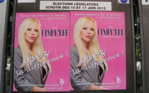 Gặp các “quái kiệt” dưới trướng Tổng thống Pháp Emmanuel Macron - 6
Poster vận động của bà Isabelle Laeng năm 2012. Ảnh: Getty Images.