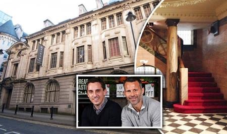 Ryan Giggs và Gary Neville từng chung tay giúp đỡ người vô gia cư