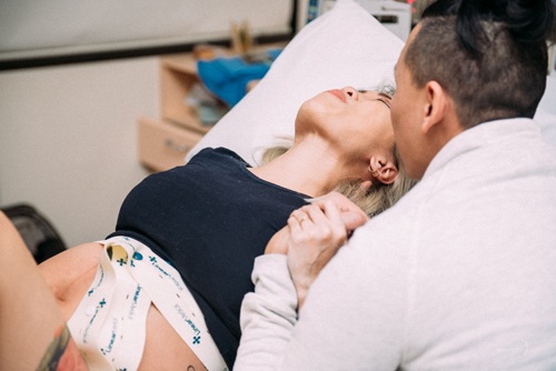 
Emmy sinh con trong tâm trạng lo lắng và hoảng loạn vì con cô bị chẩn đoán mắc bệnh hiếm gặp ngay khi còn trong bụng mẹ.
