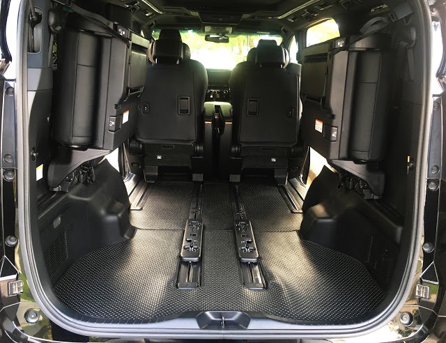 Thảm lót sàn ô tô và những điều cần biết - 6
Toyota Alphard với bộ thảm Thái Lan