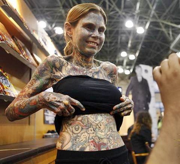 Julia là người phụ nữ có nhiều hình xăm nhất thế giới