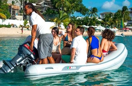 Lewis Hamilton gây sốc với đại tiệc bikini trên du thuyền - 5 Tay đua F1 đã “quẩy” tới bến tại vùng biển Barbados