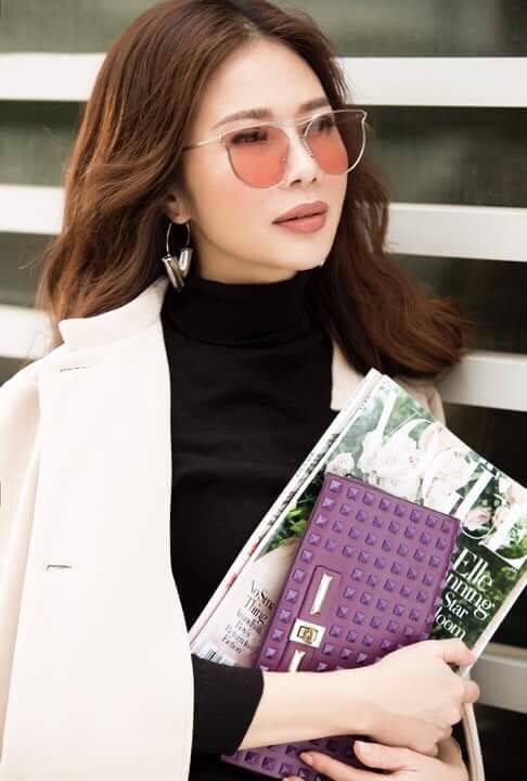 Cùng Hoa khôi Lan Phương mix đồ thu đông sang trọng và đẳng cấp - 5 Phụ kiện là điểm nhấn thú vị mà Lan Phương luôn để ý.