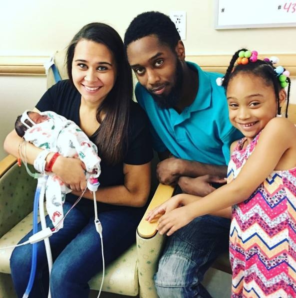 Jamal Vanstory Jr. chụp ảnh cùng gia đình