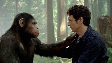 Nếu theo đúng kịch bản ban đầu thì nhân vật John Landon (Brian Cox) đã bắn hạ nhà khoa học Will Rodman (James Franco) trước khi bầy linh trưởng kịp chạy thoát. Kết thúc này khiến cho nhà sản xuất Dylan Clark cảm thấy rất bất bình và khoảng một tháng trước khi phim ra rạp, một đoạn kết mới đã được thực hiện và dĩ nhiên, đây là một quyết định hoàn toàn đúng đắn.