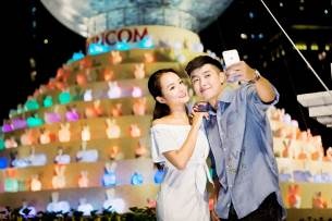 Tối Trung thu này mình đi đâu chơi? - 5 Ngoài ra, tại Hà Nội, các vị khách đến chiếm ngưỡng “Vạn thỏ ngắm siêu trăng” tại Vincom Mega Mall Royal City sẽ được chụp ảnh miễn phí lấy ngay trong khoảng thời gian từ 18h30 – 21h30. Công trình đạt kỷ lục Việt Nam này đã là điểm đến thu hút không chỉ các gia đình có trẻ em mà còn rất nhiều bạn trẻ đến “check-in” trong suốt hai tuần qua.