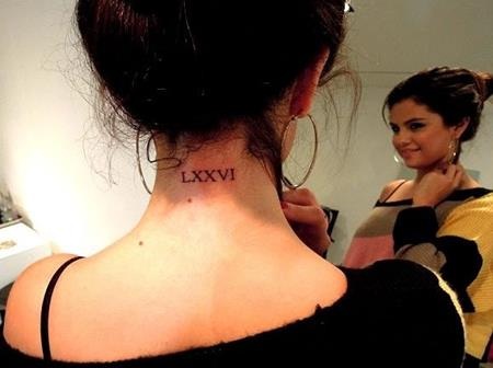 Những hình xăm định tình ấn tượng của các sao - 5 Selena Gomez cũng có một hình xăm thương yêu nhưng không hướng tới bạn trai mà để dành cho mẹ của nữ ca sĩ, người đã sinh ra vào năm 1976.