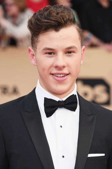 Những ngôi sao nổi tiếng thông minh của Hollywood - 5 Sao nhí của “Modern family”, Nolan Gould là thành viên của Mensa, hiệp hội gồm những người có chỉ số IQ cao nhất thế giới. Với chỉ số IQ là 150, chẳng mấy ai ngạc nhiên khi biết Nolan đã tốt nghiệp trung học từ khi mới 13 tuổi.