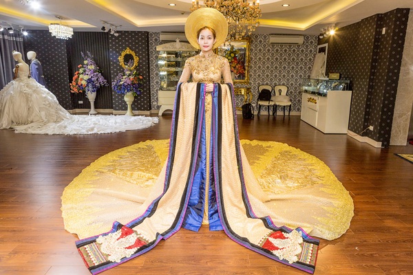 Hoa Hậu Hải Dươngsang trọng với trang phục đính 1 triệu viên pha lê - 5 Hoa Hậu Hải Dươngsang trọng với trang phục đính 1 triệu viên pha lê - 5