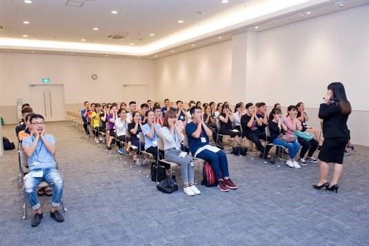Kinh doanh khác biệt với triết lý “khách hàng là số 1” - 5 Ở AEONMALL, học cười là bài học “vỡ lòng” của mọi nhân viên
