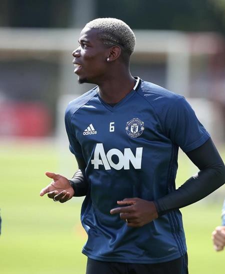 Những kiểu tóc thảm họa của Pogba từ khi gia nhập MU - 5 Khi thì một màu bạc cá tính…