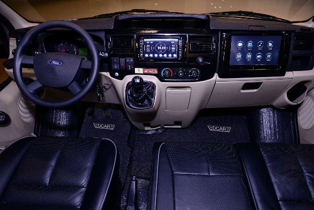 Khám phá limousine “hàng độc” DCar X - 5
Táp lô trước sang trọng, hiện đại