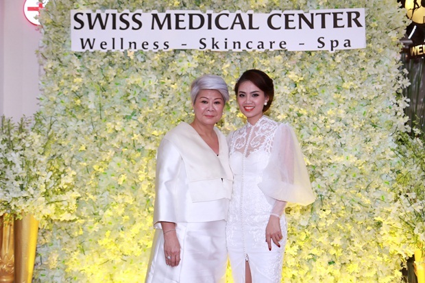 Vợ chồng Lương Thế Thành – Thúy Diễm đẹp đôi dự sự kiện khai trương - 7 Mrs. Jennifer Leng (Đại diện hãng mỹ phẩm Jyunka Singapore) - Trương Thị Kiều Hạnh (Giám đốc Swiss Medical Việt Nam)