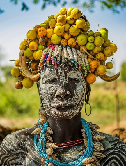 Chùm ảnh về phong cách “thời trang” ấn tượng của các bộ tộc Ethiopia - 6 Chùm ảnh về phong cách “thời trang” ấn tượng của các bộ tộc Ethiopia - 6